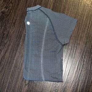 Lululemon swiftly tech short sleeve size 4